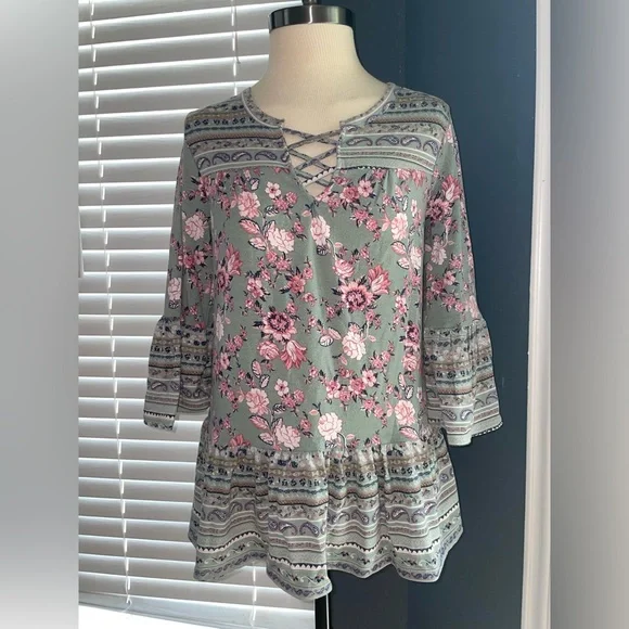 Absolutely Famous top women’s small Floral Print 3/4 Bell Sleeve ruffle blouse - Picture 11 of 11